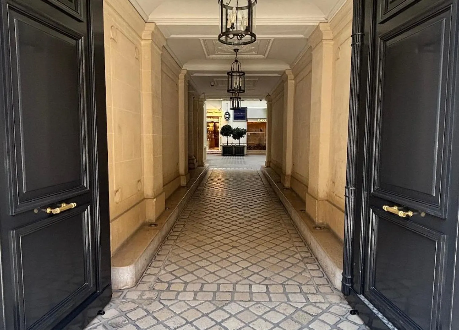 L'Appartement Honore Paris France